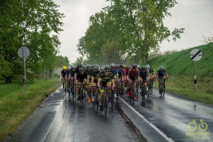 ...később eleredt az eső, de ez nem törte meg a versenyzők lendületét… (Fotó: Vanik Zoltán)